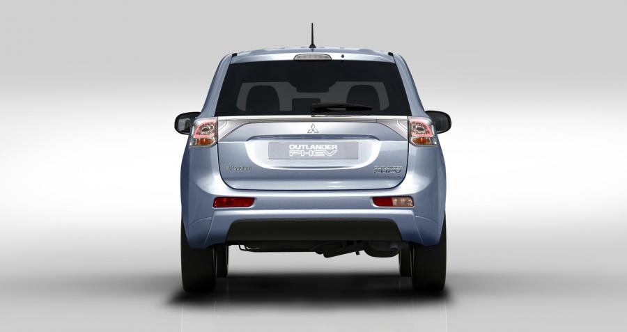  Mitsubishi Outlander PHEV 2012 года  (фото 16 из 48)